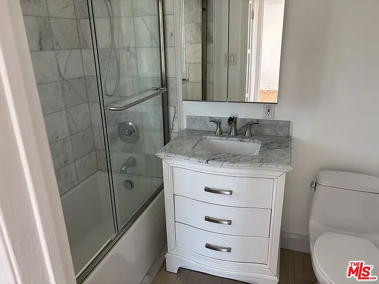 8437 Lilienthal Ave — Photo 5