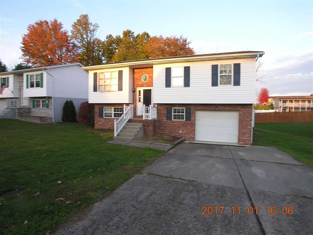 122 Hampton Ln photo 1