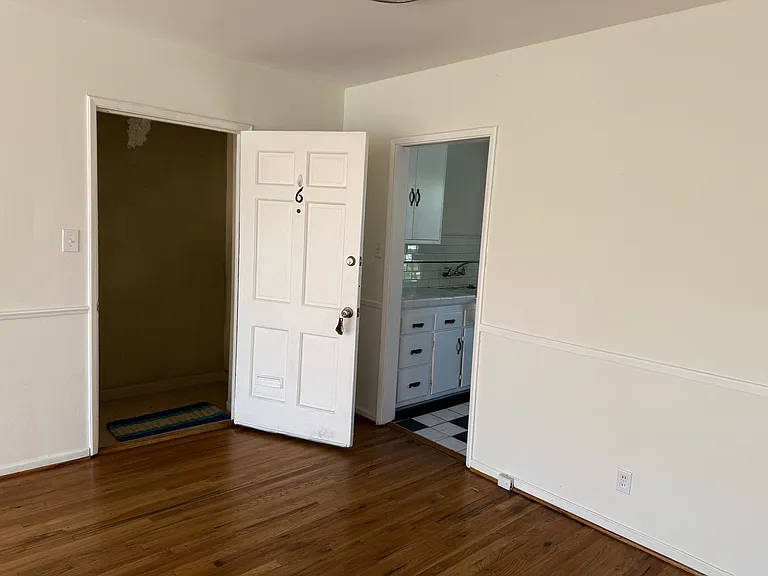 408 N Doheny Dr — Photo 26
