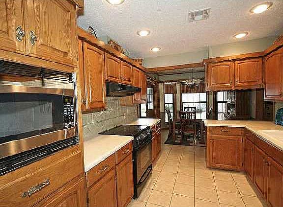 3rd image of 1202 N Miller Dr