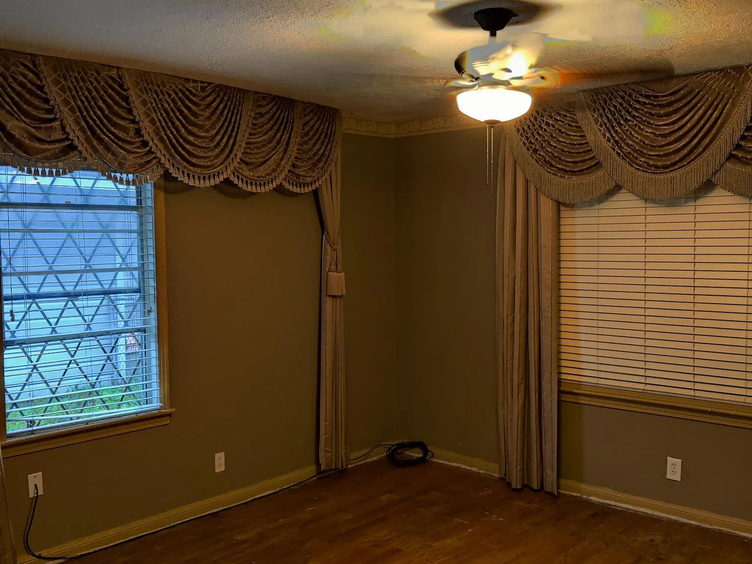 5 bed, 2738 sqft, $1,995 — Photo 2