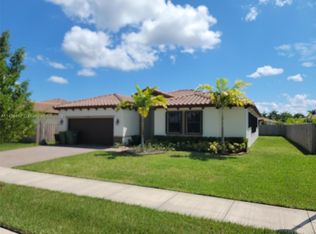 2562 SE 2nd St, Homestead, FL 33033