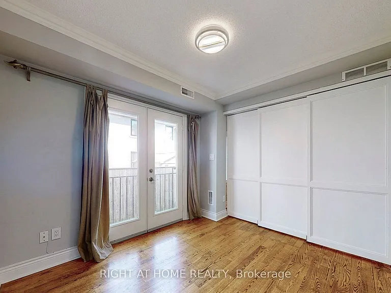 1186 Royal York Rd #2 — Photo 9