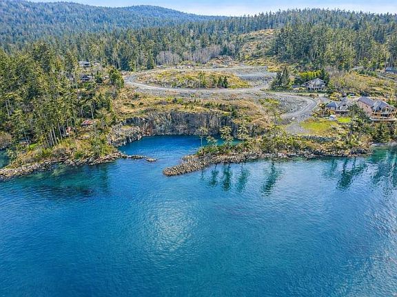 5th image of 7068 E Sooke Rd