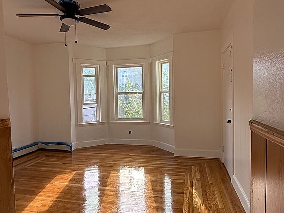 5th image of 37 Chase St #2