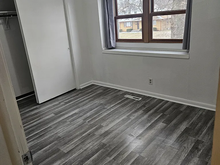 1030 E Shawnee Ave — Photo 6