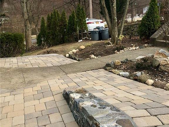 3rd image of 35 Hollowbrook Ct N