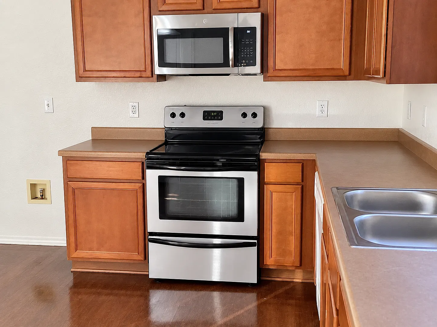 4 bed, 2.5 bath, 2508 sqft, $1,750 — Photo 2