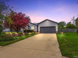 4713 Desert Bridge Ct, Highland, MI 48356