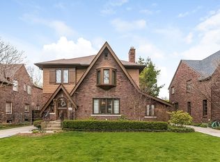 627 Fisher Rd, Grosse Pointe, MI 48230