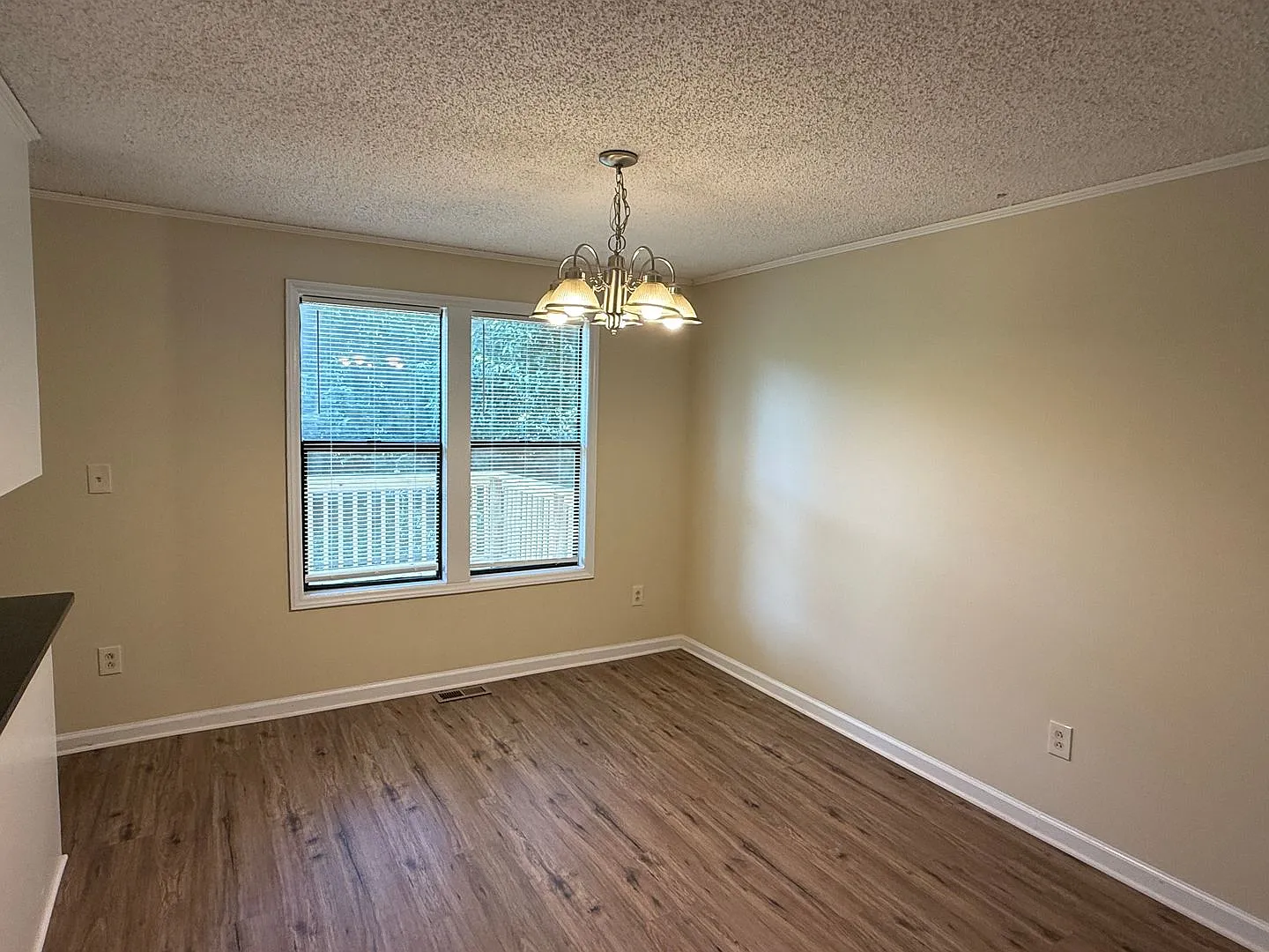 2220 Laburnum Avenue — Photo 3