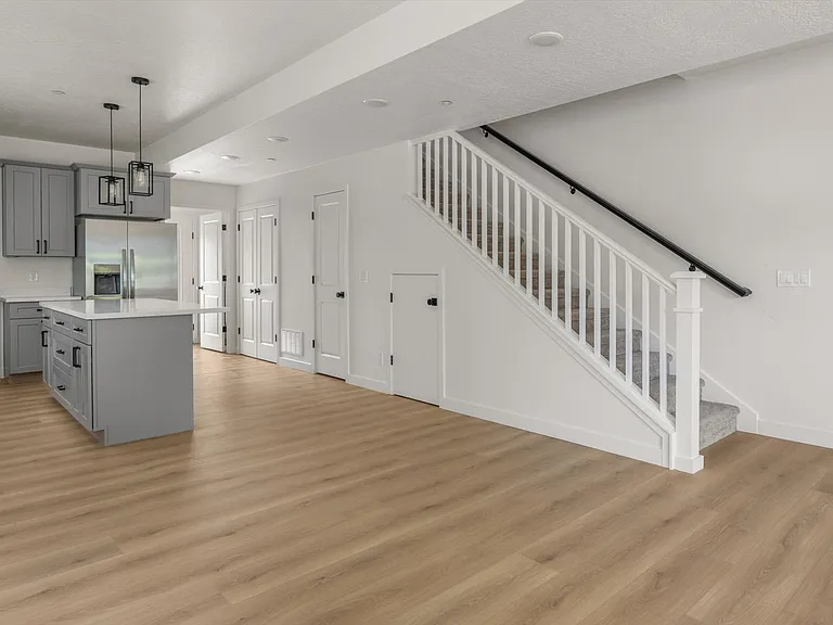 4437 S Garden Dr — Photo 8