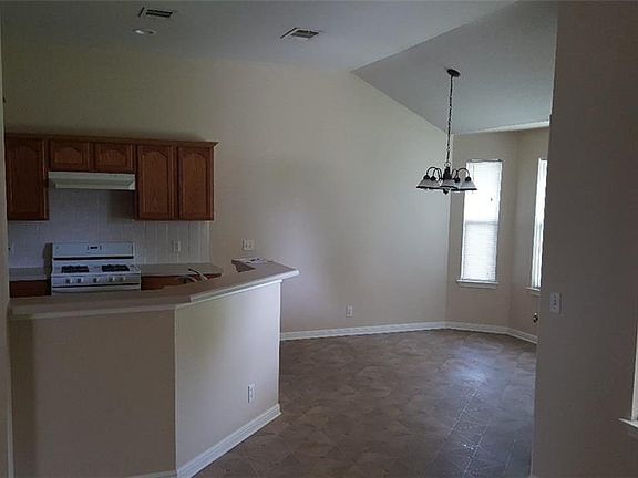 4th image of 602 Losoya Ct