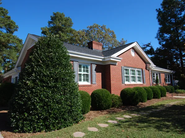 914 W Pope St, Dunn, NC 28334