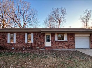 2206 SE Douglas St, Bentonville, AR 72712