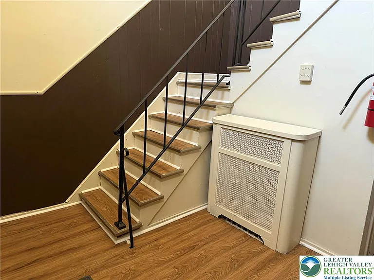 1201 E 4th St #4 — Photo 2