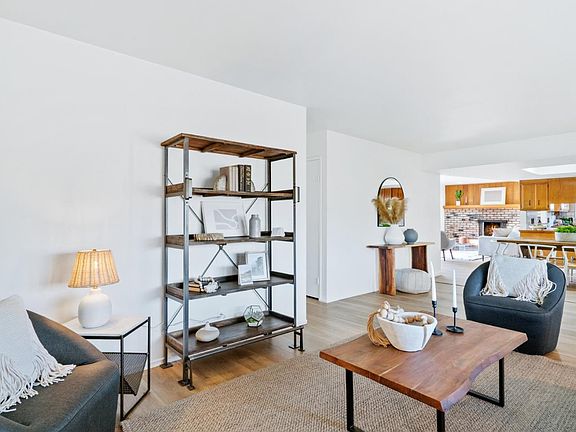 5th image of 975 Camellia Way