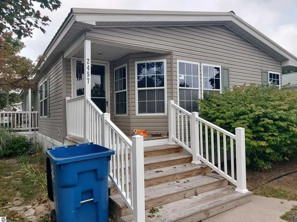 2457 Friendship Dr, Traverse City, MI 49686