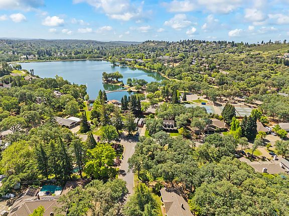 5th image of Royal Park Dr