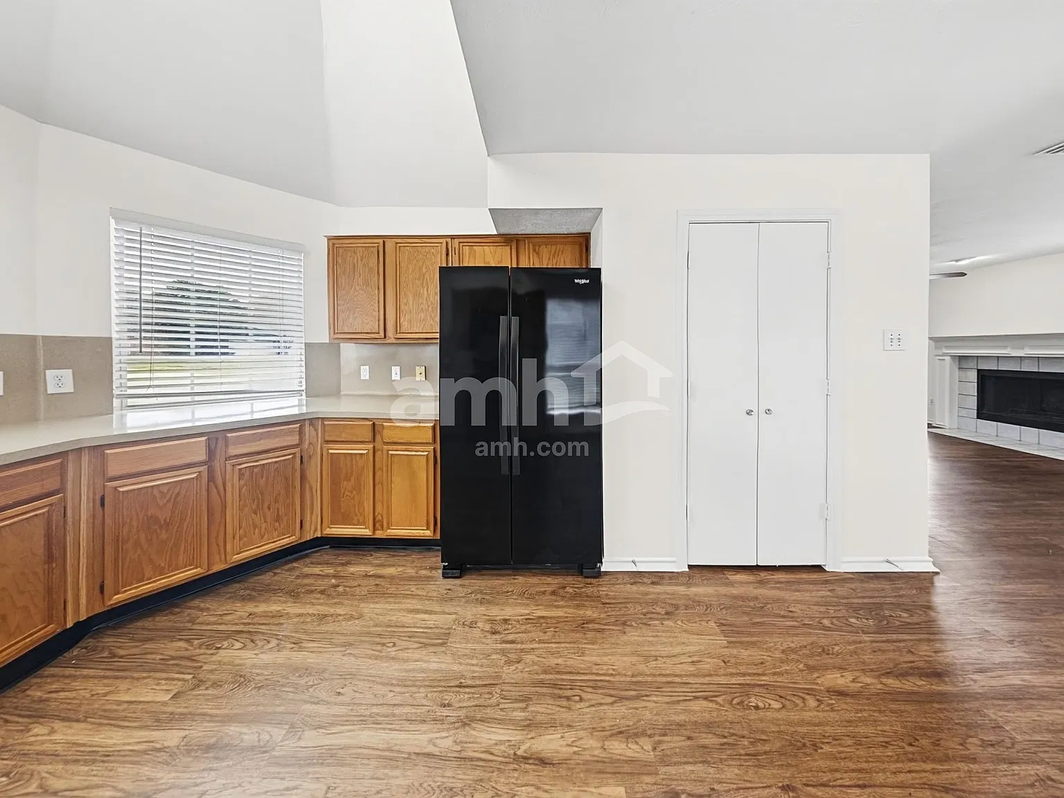 3 bed, 2.5 bath, 1699 sqft, $2,300 — Photo 4
