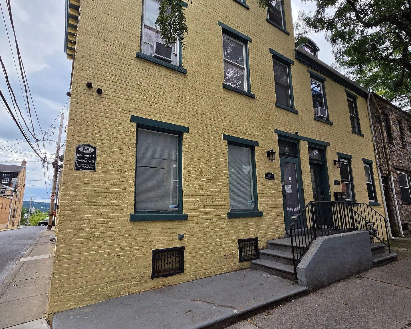 926-928 W. Walnut Street — Photo 1