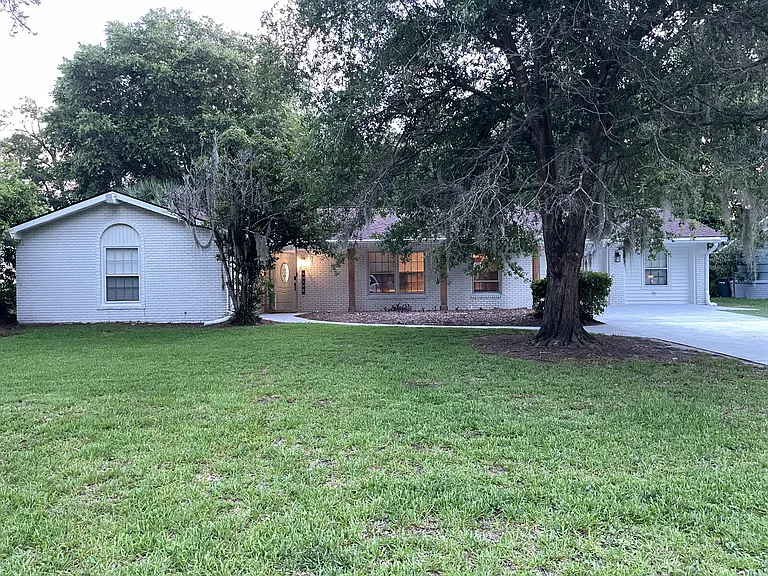 12905 Canterbury Rd — Photo 3
