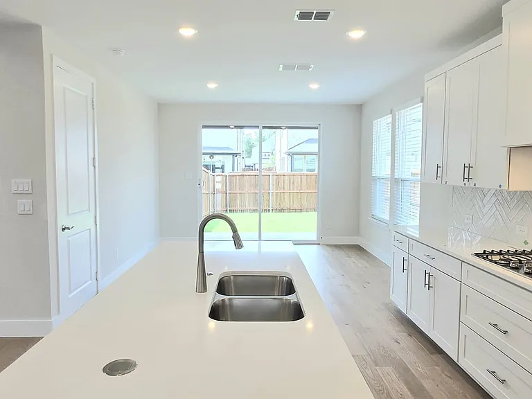 3010 Eleanor Dr — Photo 8