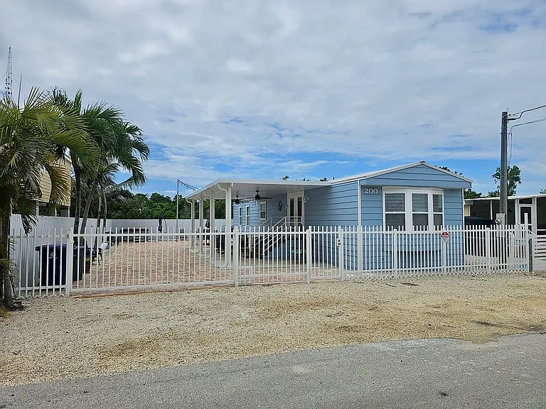 200 Buttonwood Ave — Photo 2