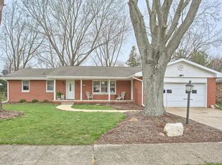 2221 Georgetown Dr, Champaign, IL 61821