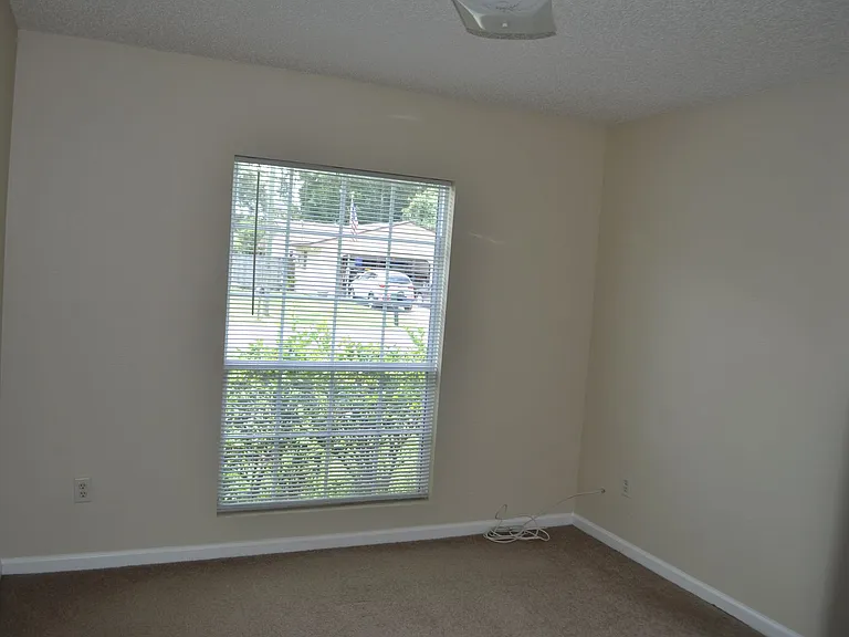 89 Berkshire Ln — Photo 14