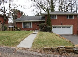 116 Country Club Dr, Pittsburgh, PA