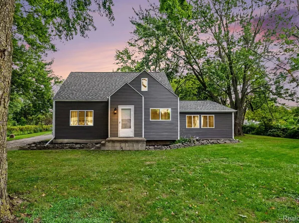 4129 Moulton Dr, Flint, MI 48507