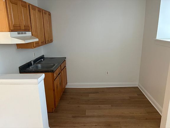 5th image of 4619-21 Chester Ave #52
