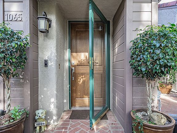 3rd image of 1065 N Via Colinas
