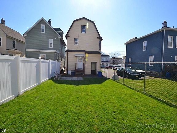 3rd image of 655 Chestnut St