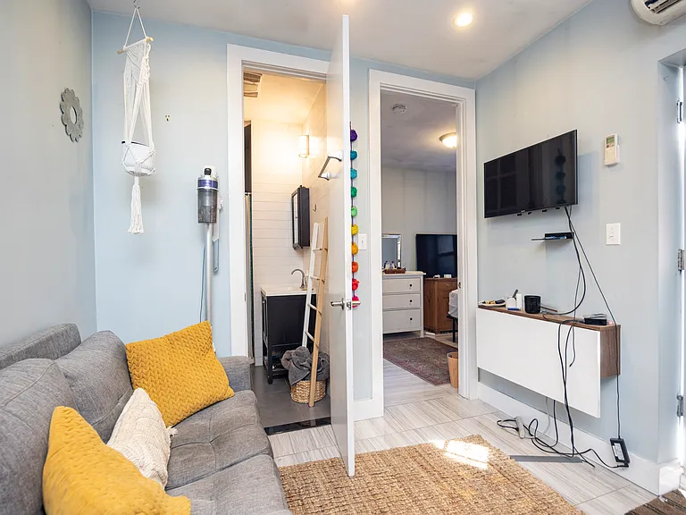 352 Hooper St #1R — Photo 5