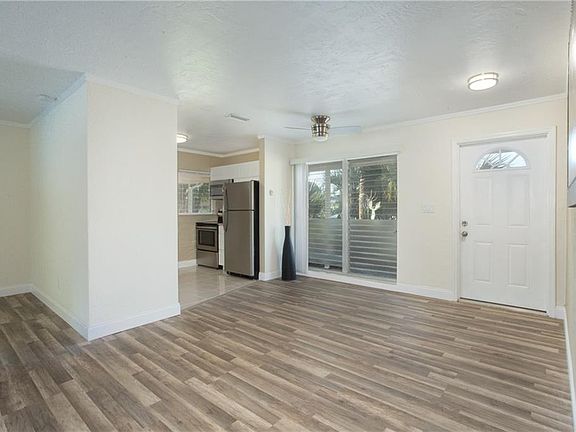 4th image of 471 42nd Ave NE