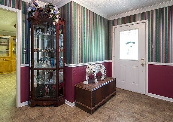 4th image of 102 W Blackstone Dr
