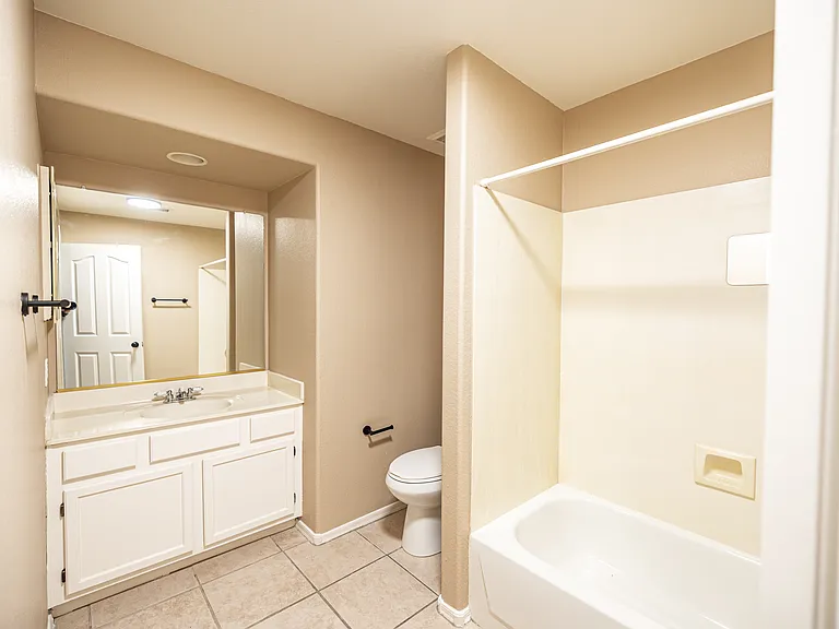 7408 E Knowles Ave — Photo 12