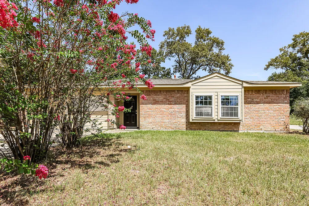 3 bed, 2.0 bath, 1540 sqft, $1,670 — Photo 1