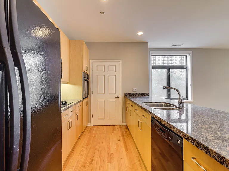 33 W Huron St #305 — Photo 7