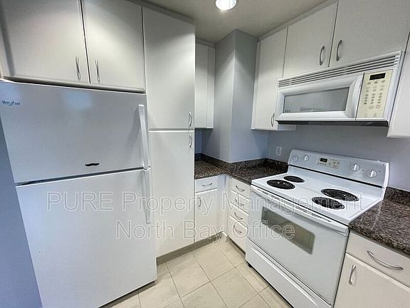 4th image of 260 King St Unit 371