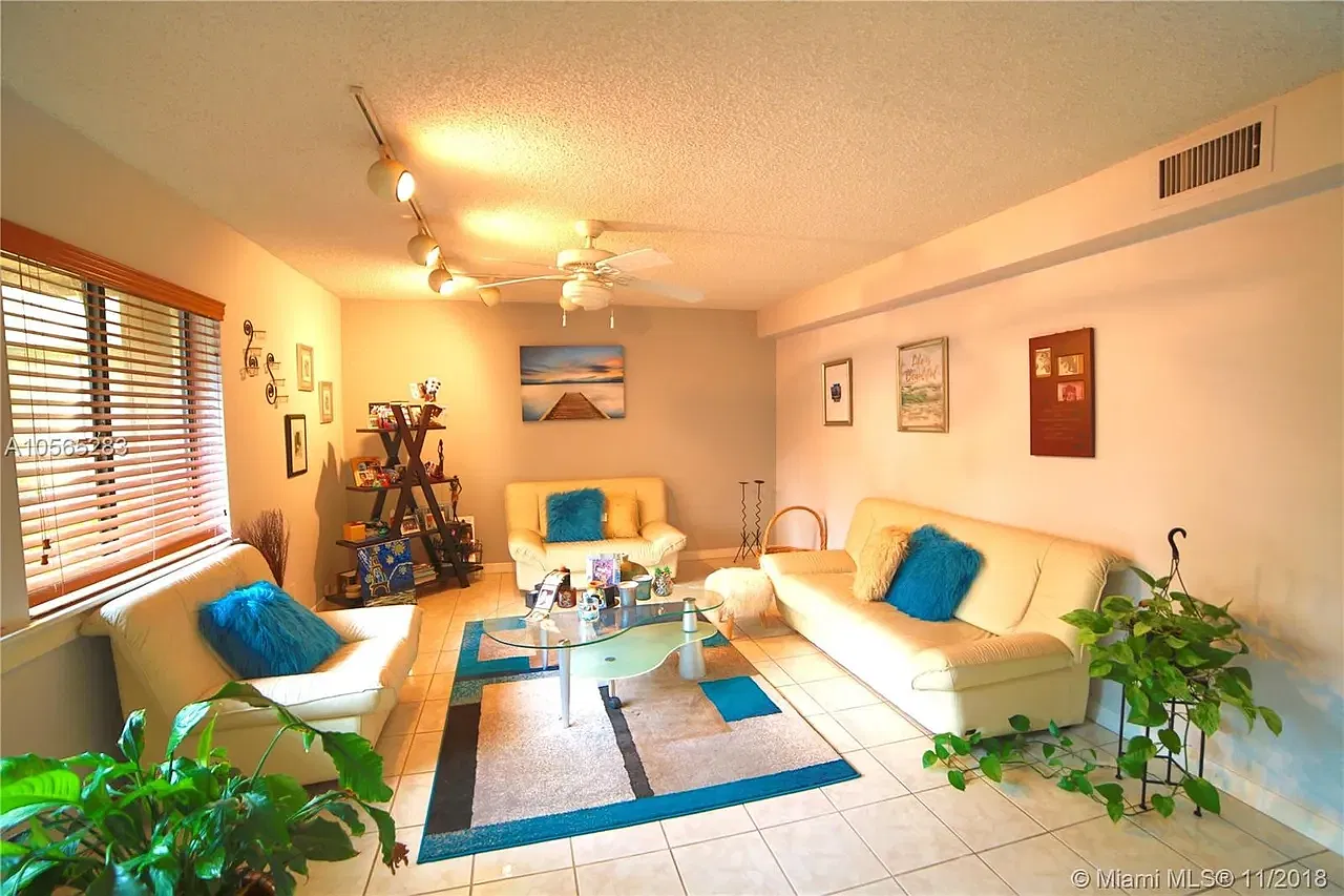 3 bed, 2.5 bath, 1650 sqft, $3,000 — Photo 3