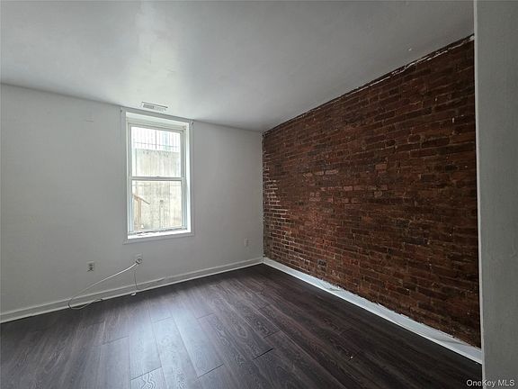 3rd image of 8 Main St APT 1