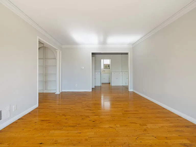 1323 N Olive Dr — Photo 17
