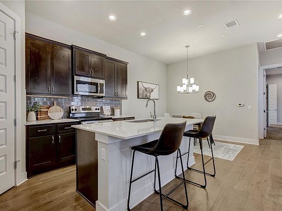 5th image of 3108 E 51st St #1001