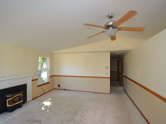 4th image of 12921 22nd Pl NE