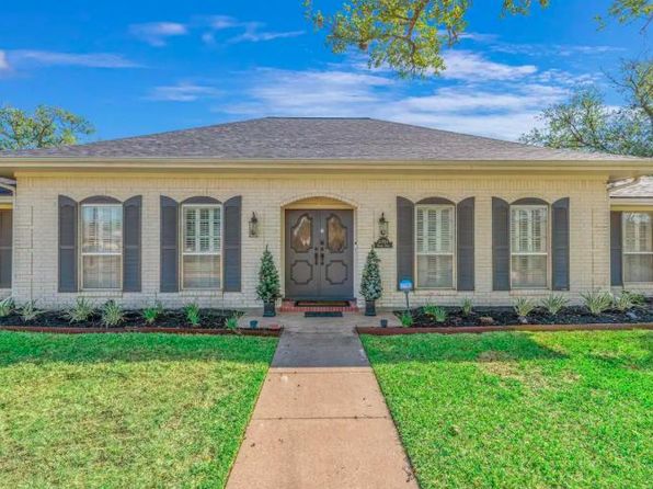2704 Burton Dr