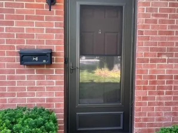 216 Moore Rd APT 1E, Avon Lake, OH 44012