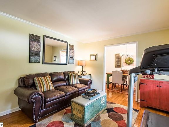 5th image of 633 Heathwood Dr